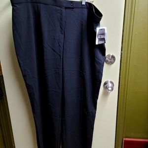 Womens size 22w Black pants.